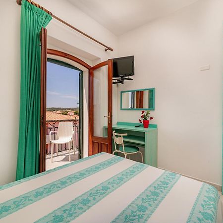 סנטה טרזה גאיורה Hotel Marinaro מראה חיצוני תמונה