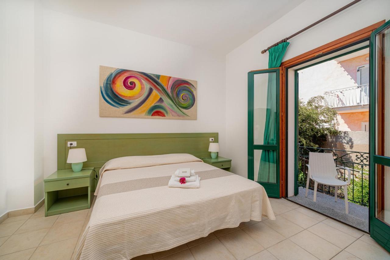 סנטה טרזה גאיורה Hotel Marinaro מראה חיצוני תמונה