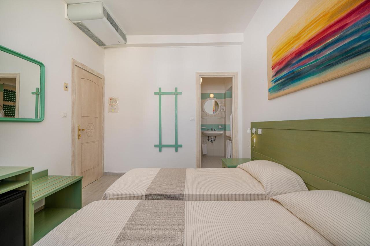 סנטה טרזה גאיורה Hotel Marinaro מראה חיצוני תמונה