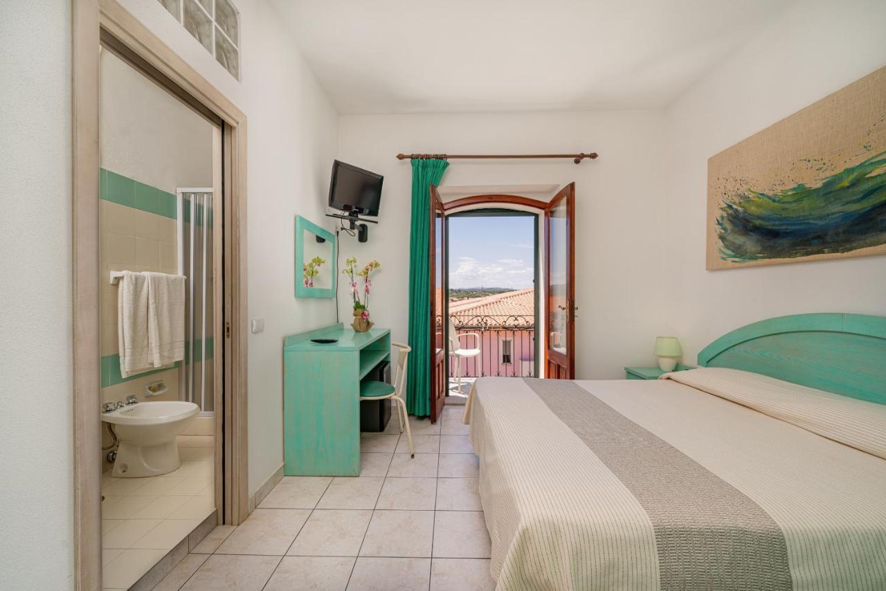 סנטה טרזה גאיורה Hotel Marinaro מראה חיצוני תמונה