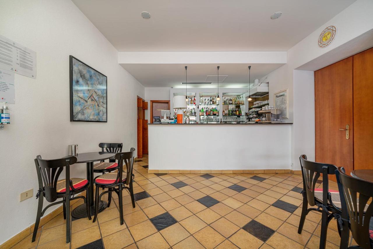 סנטה טרזה גאיורה Hotel Marinaro מראה חיצוני תמונה