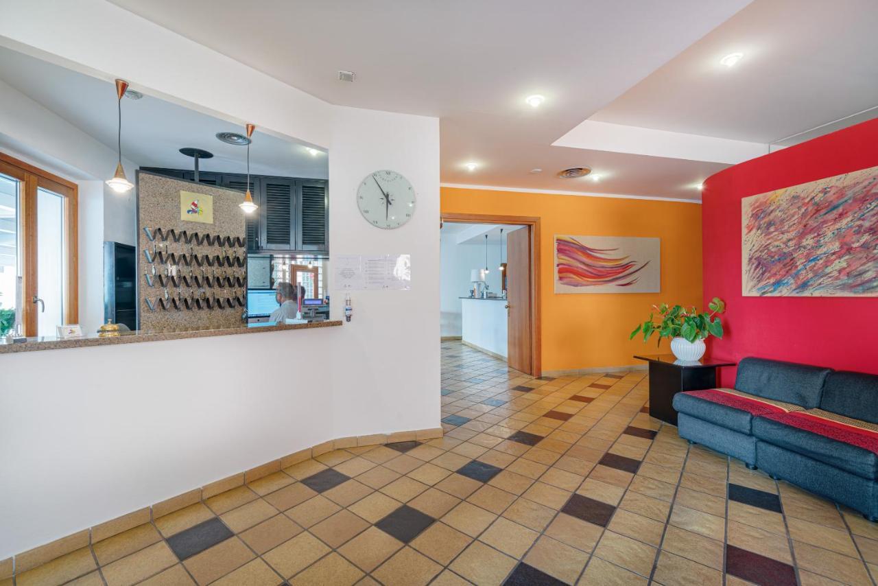 סנטה טרזה גאיורה Hotel Marinaro מראה חיצוני תמונה