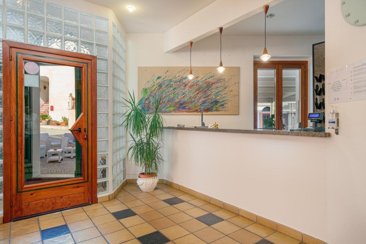 סנטה טרזה גאיורה Hotel Marinaro מראה חיצוני תמונה