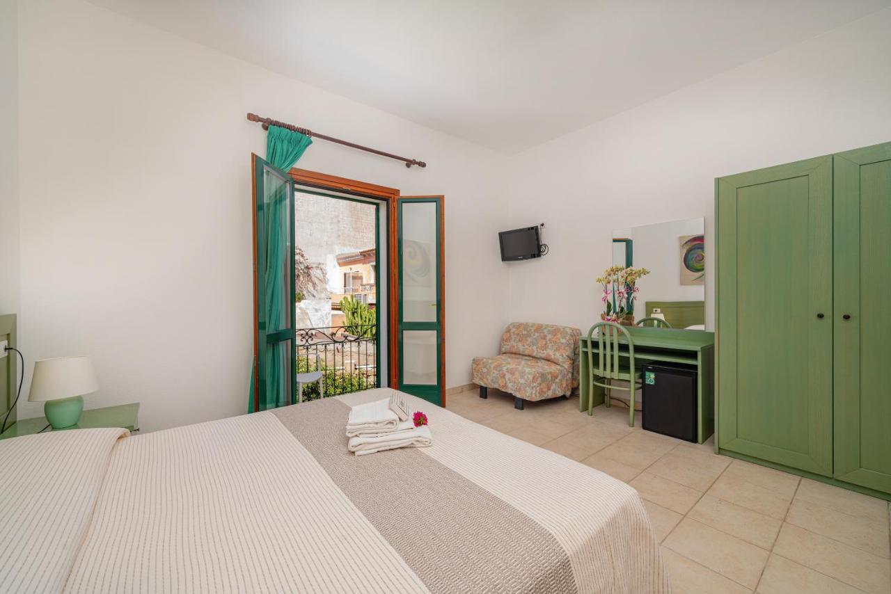 סנטה טרזה גאיורה Hotel Marinaro מראה חיצוני תמונה