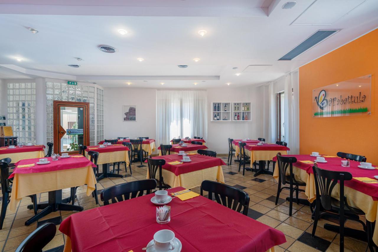 סנטה טרזה גאיורה Hotel Marinaro מראה חיצוני תמונה