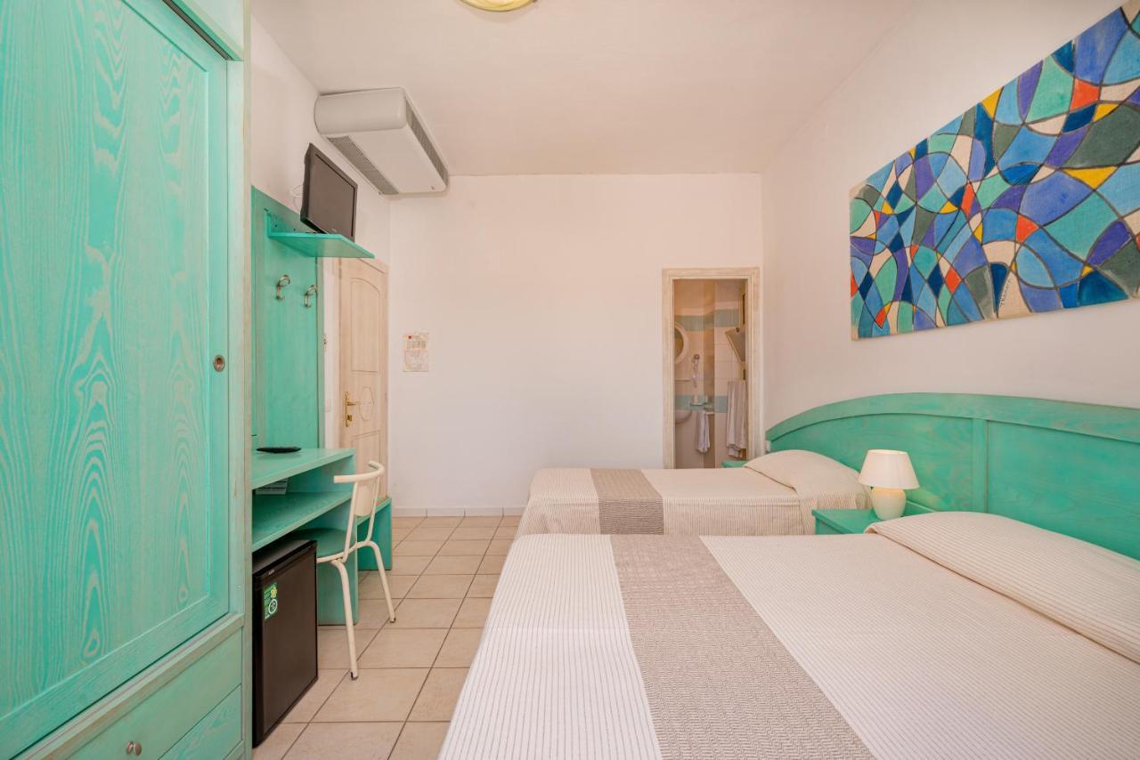 סנטה טרזה גאיורה Hotel Marinaro מראה חיצוני תמונה