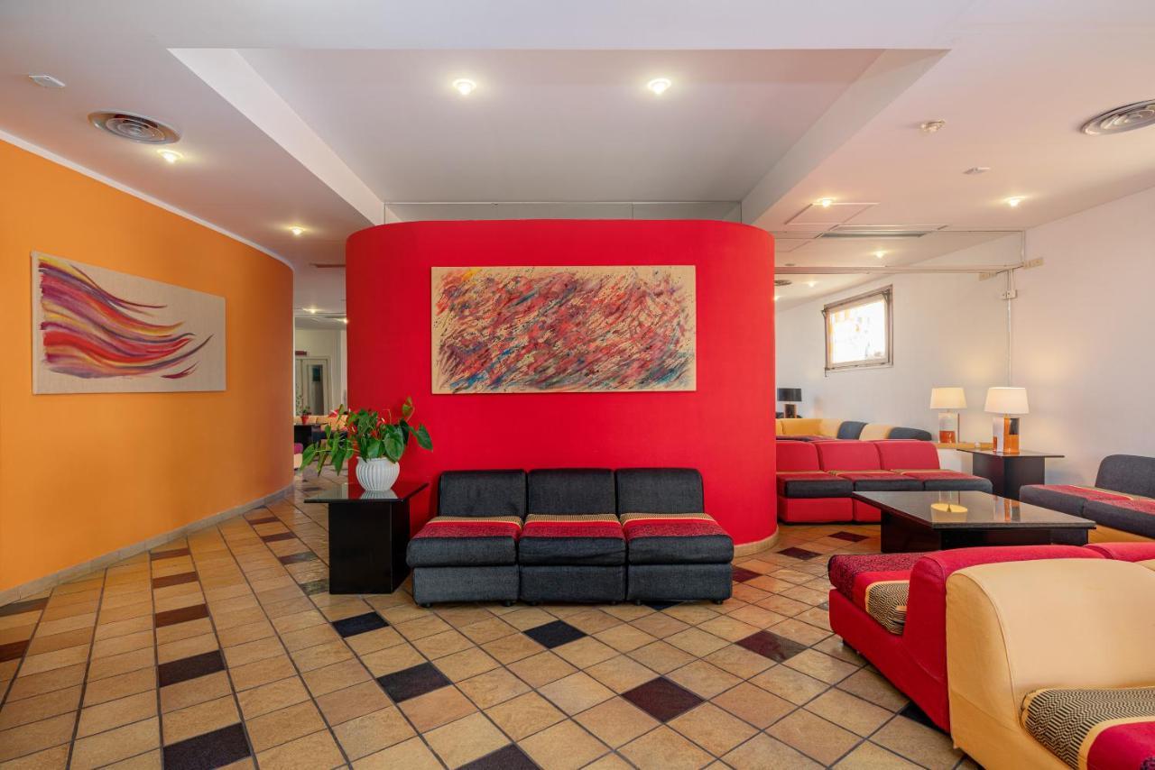 סנטה טרזה גאיורה Hotel Marinaro מראה חיצוני תמונה