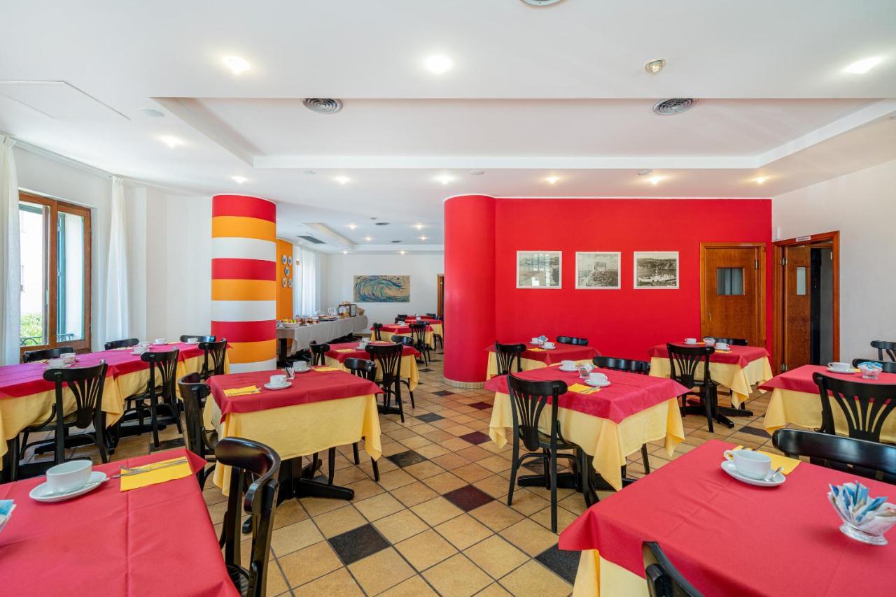 סנטה טרזה גאיורה Hotel Marinaro מראה חיצוני תמונה